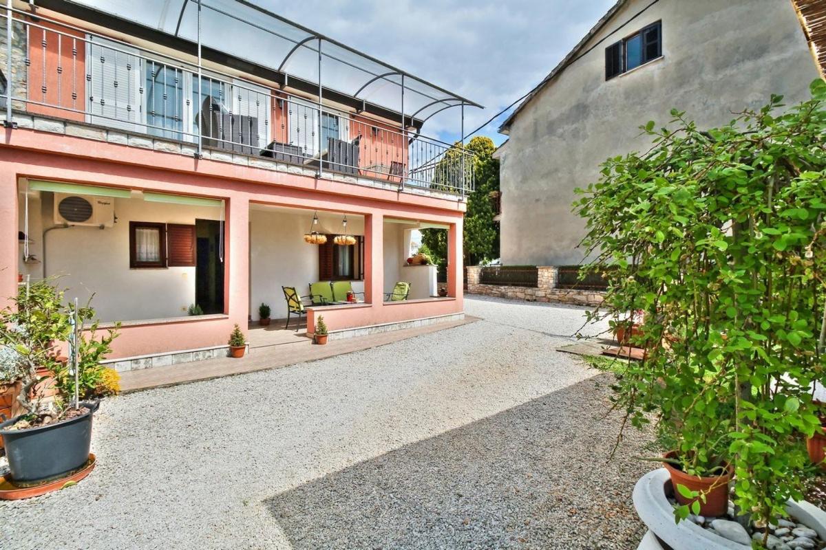אומאג Lorena Apartments מראה חיצוני תמונה